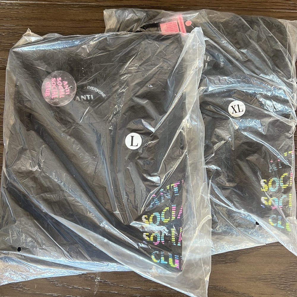Fuzzy Connection - ANTI SOCIAL SOCIAL CLUB NWT T-SHIRT L, XL 100% AUTHENTIC ! - Picture 2 of 2